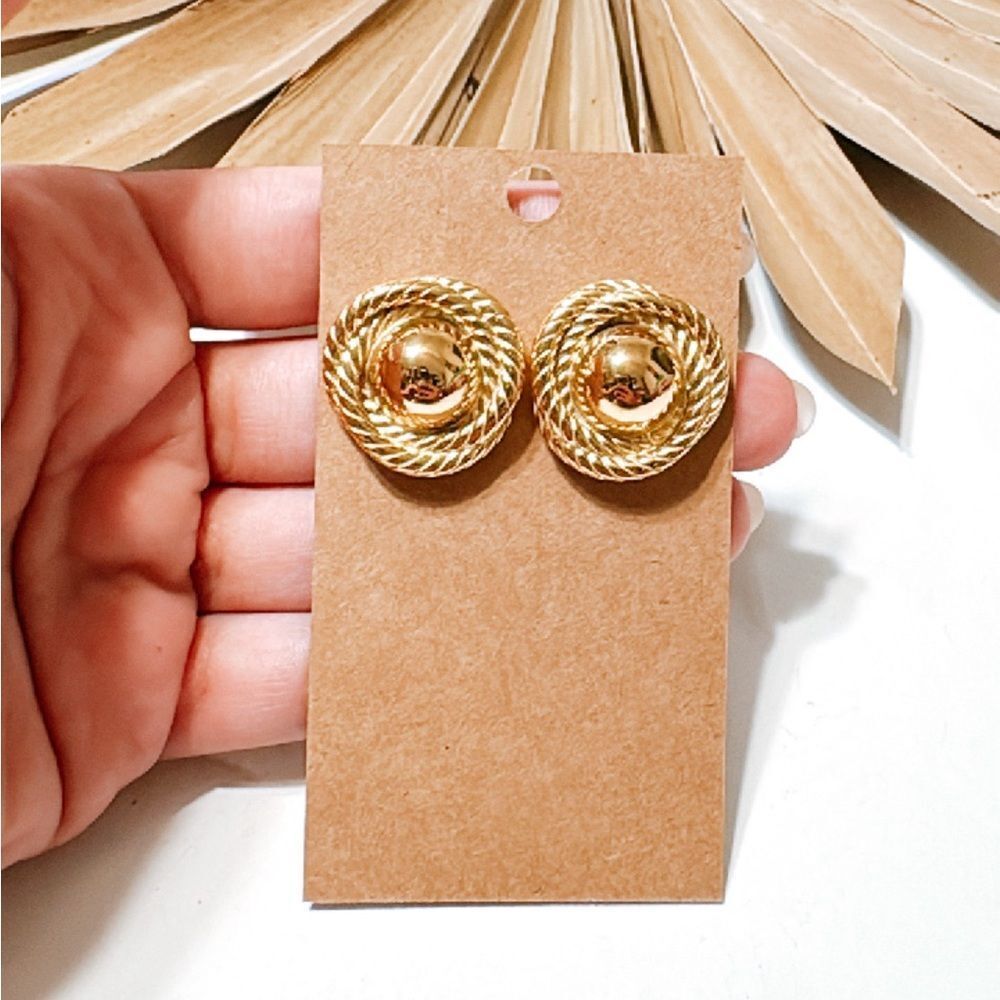 Gold geo stud earrings M335 - Picture 5 of 5